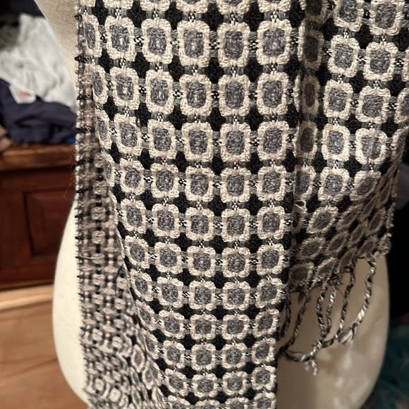 Scarf - Picture 2 of 3